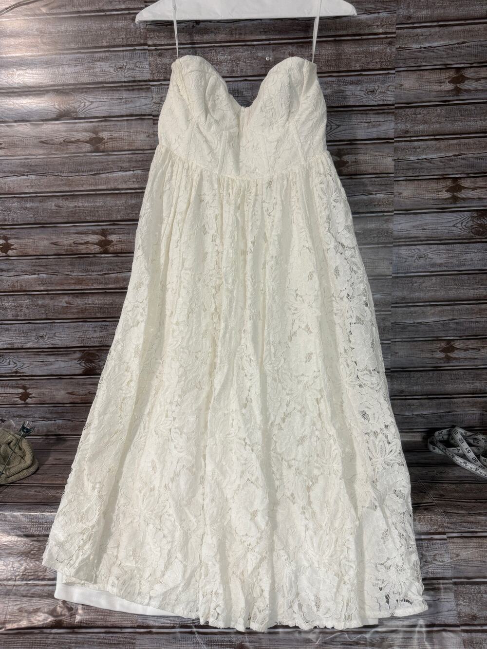 Lulu's White Strapless Midi Lace Dress MD Sweetheart Neckline Medium